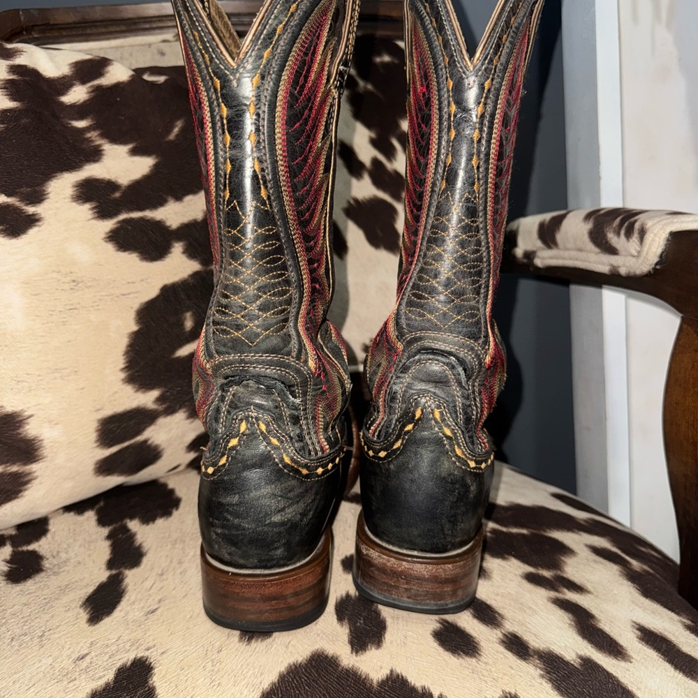 Ariat Black and Red Women’s Cowboy Boots - Picture 4 of 16